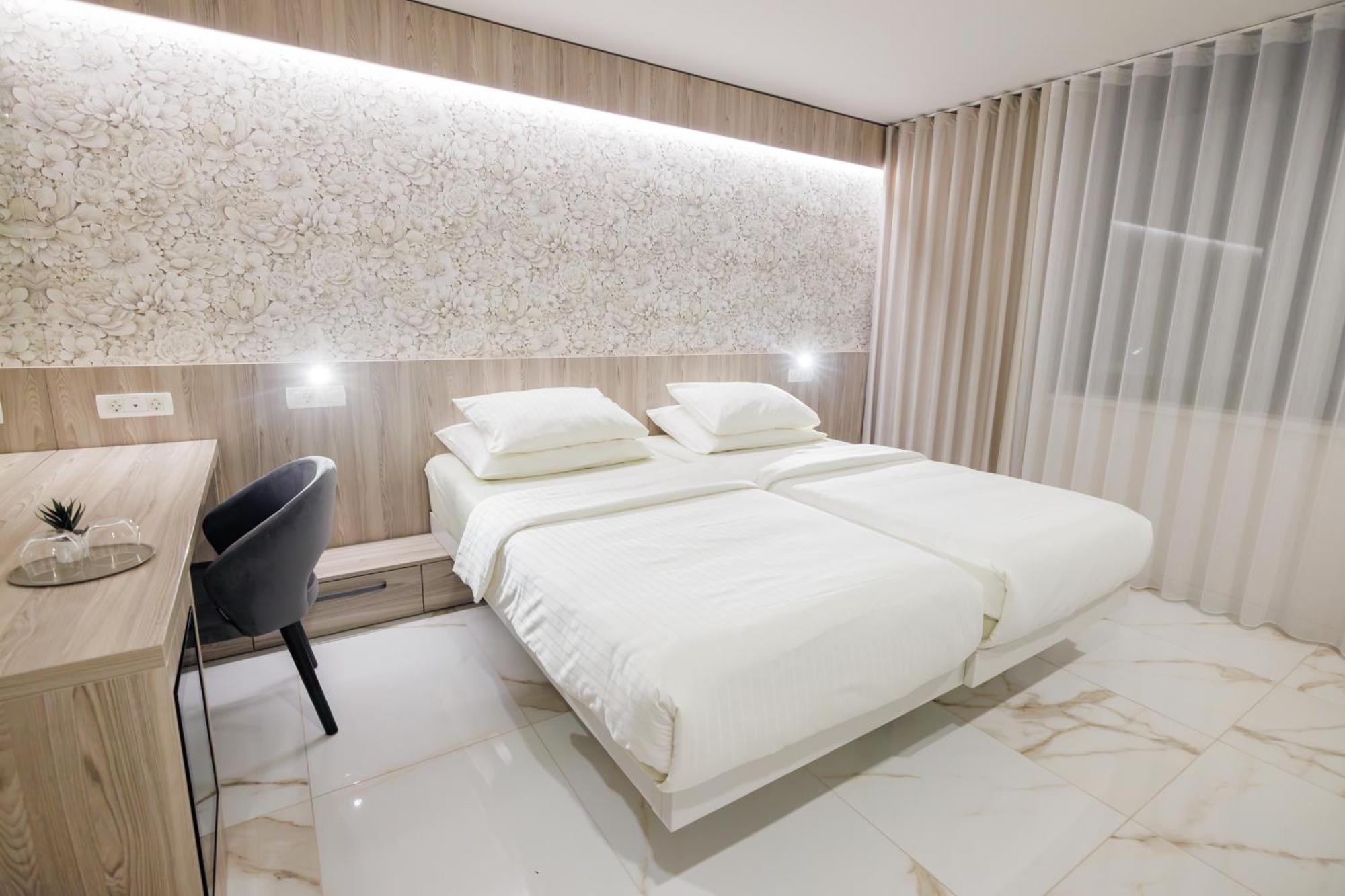 Hotel Capris Capodistria Boutique Exterior photo