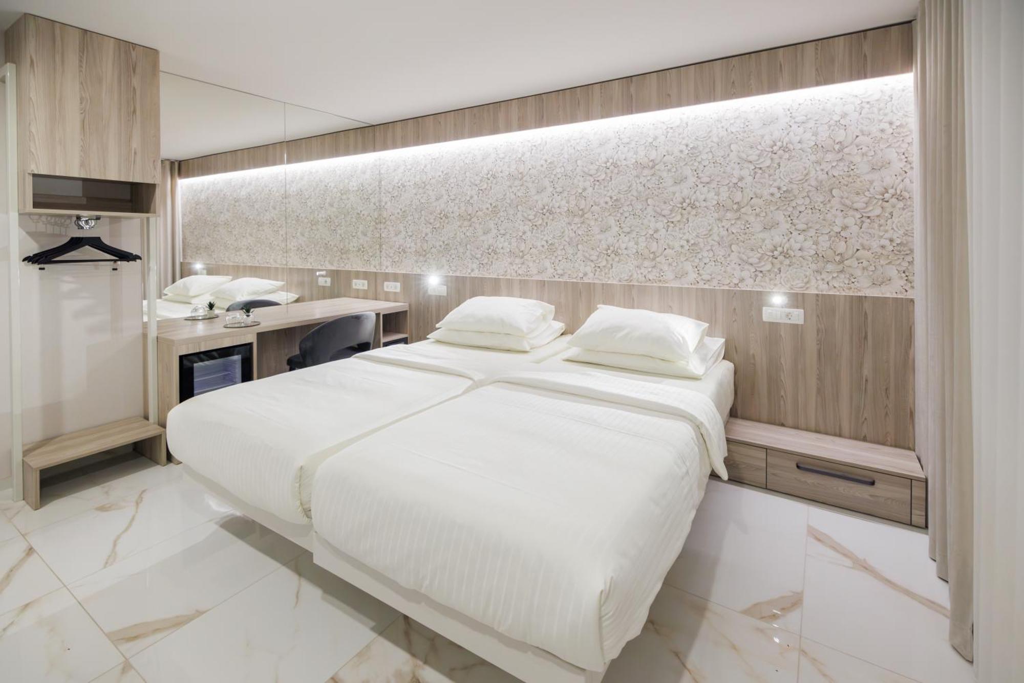 Hotel Capris Capodistria Boutique Exterior photo