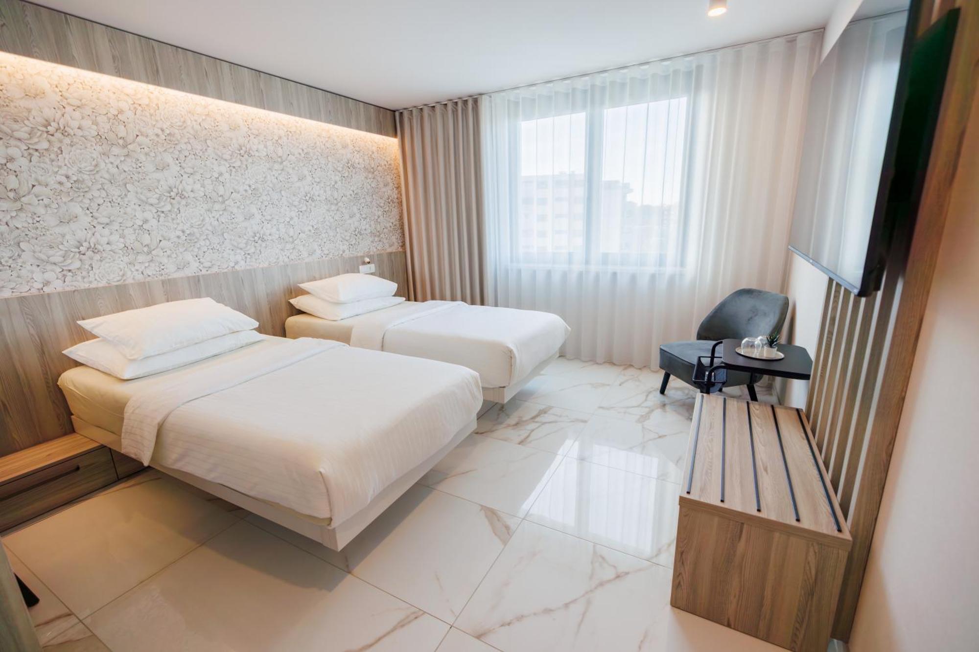 Hotel Capris Capodistria Boutique Exterior photo