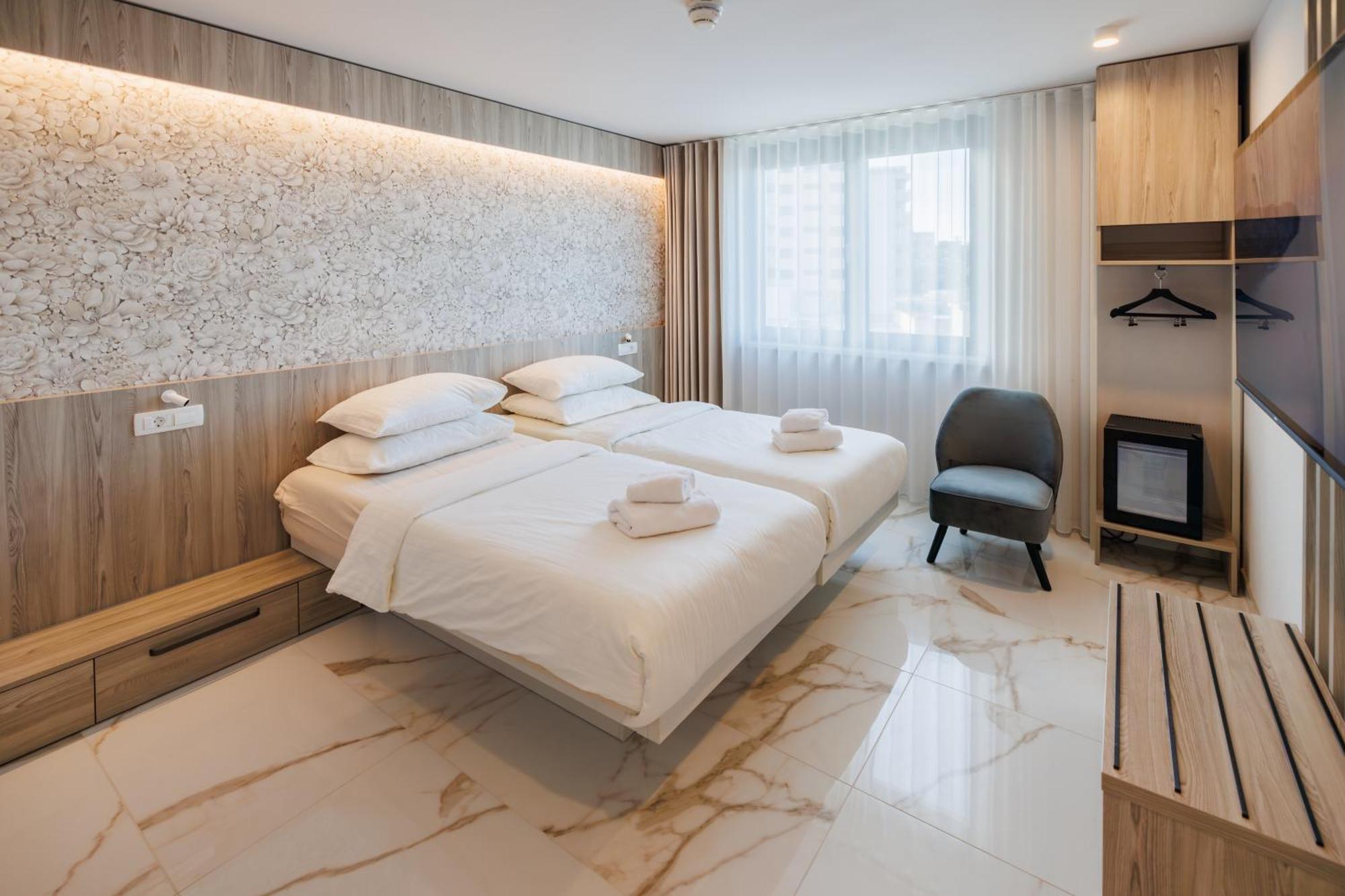 Hotel Capris Capodistria Boutique Exterior photo